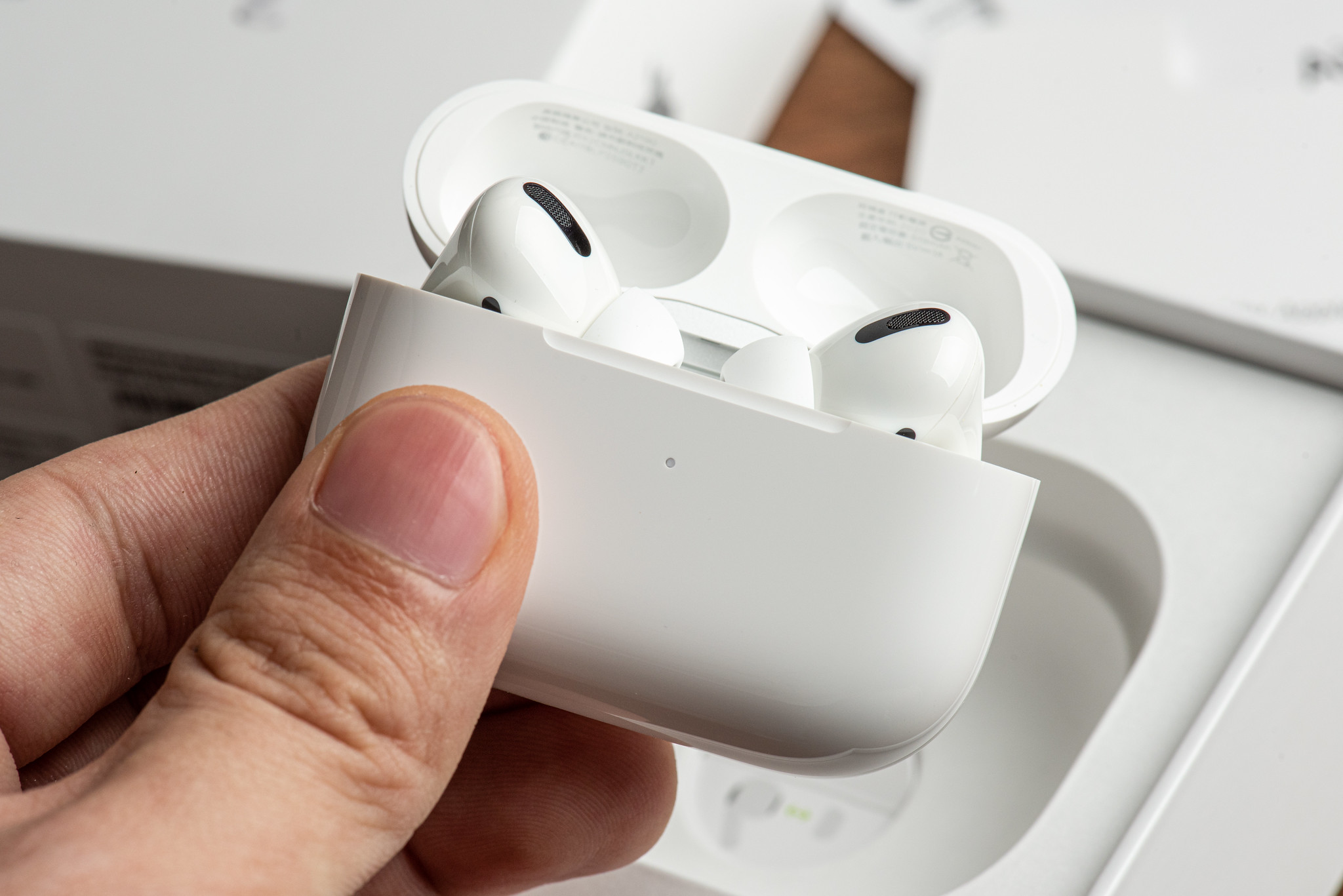 Apple Airpods Pro White in Hand